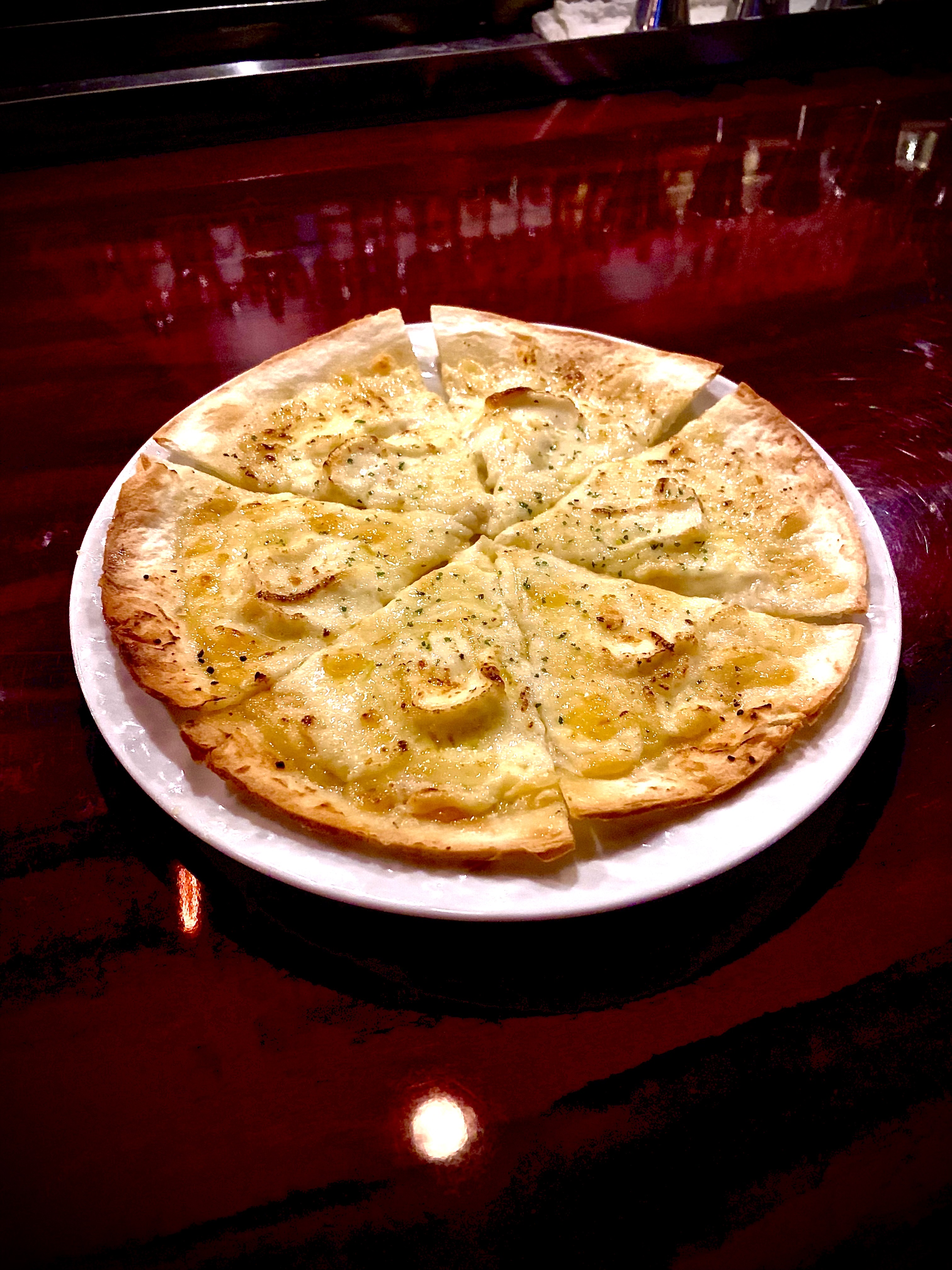 No kiss no life Garlic cheese pizza