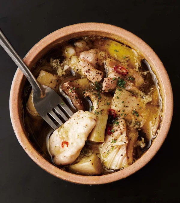 Chili bean sauce chicken ajillo